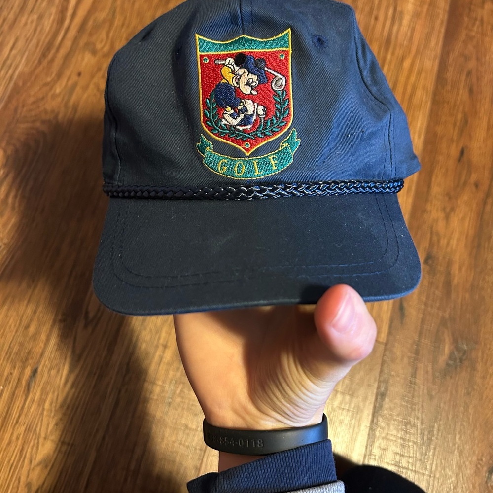 Vintage Mickey Mouse Disney Golf Crest Wilson Strapback Hat